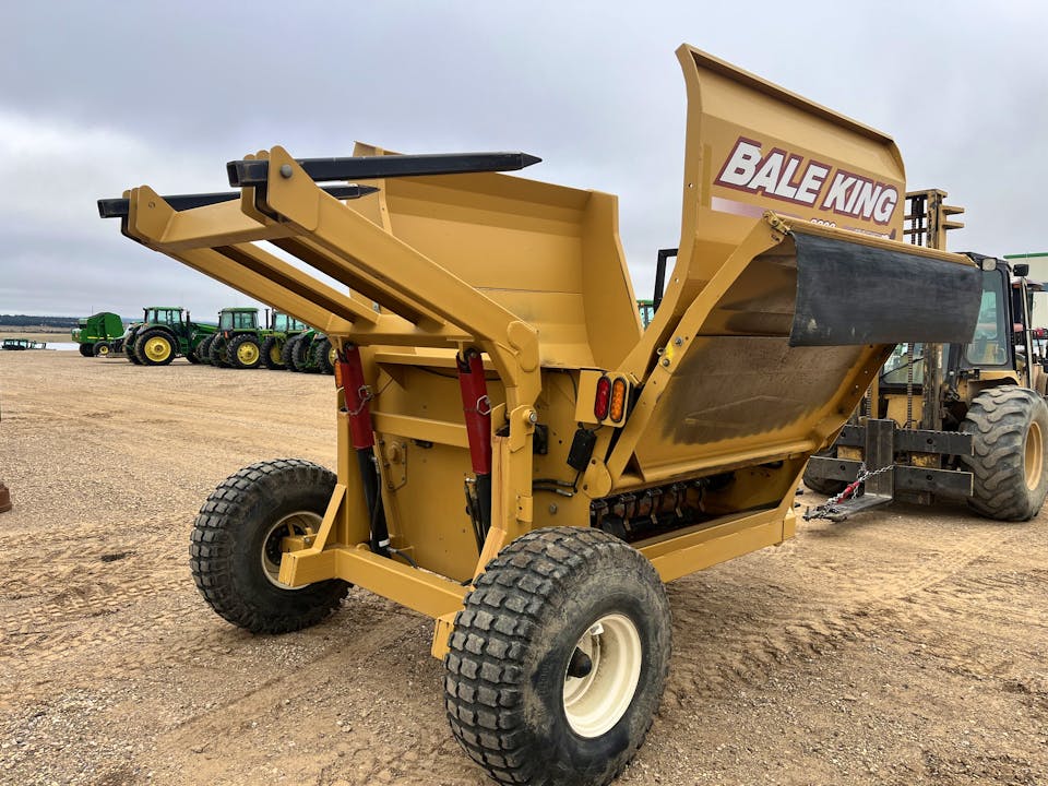 Bale King 8200
