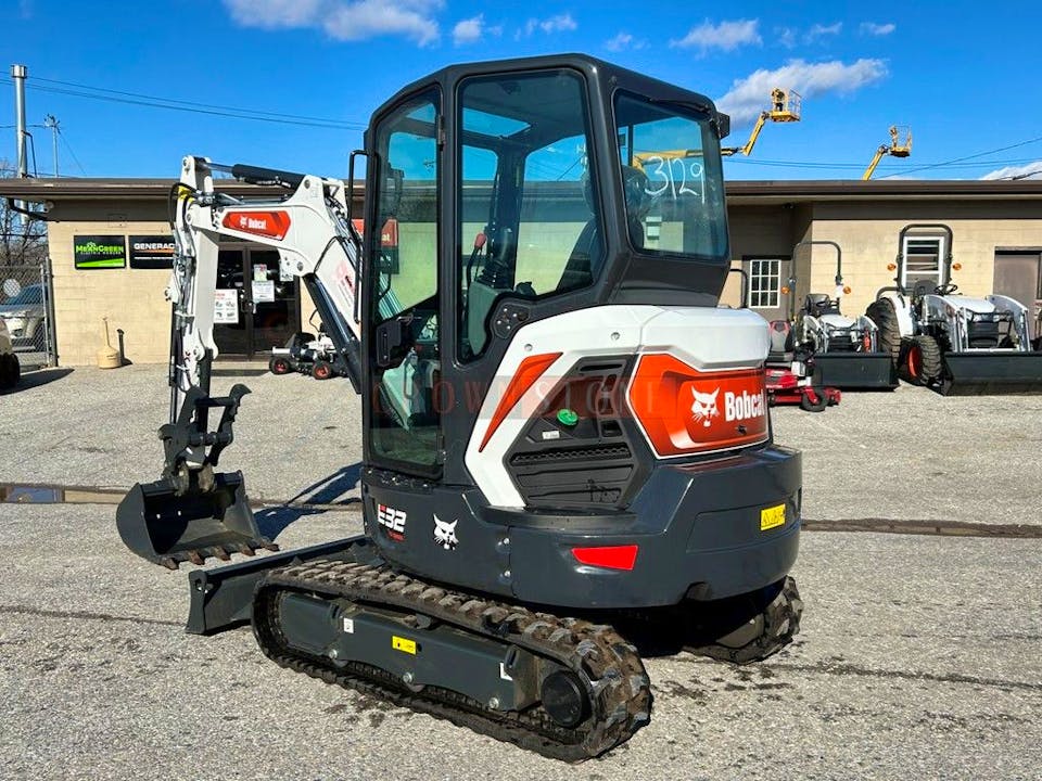 Bobcat E32 R2