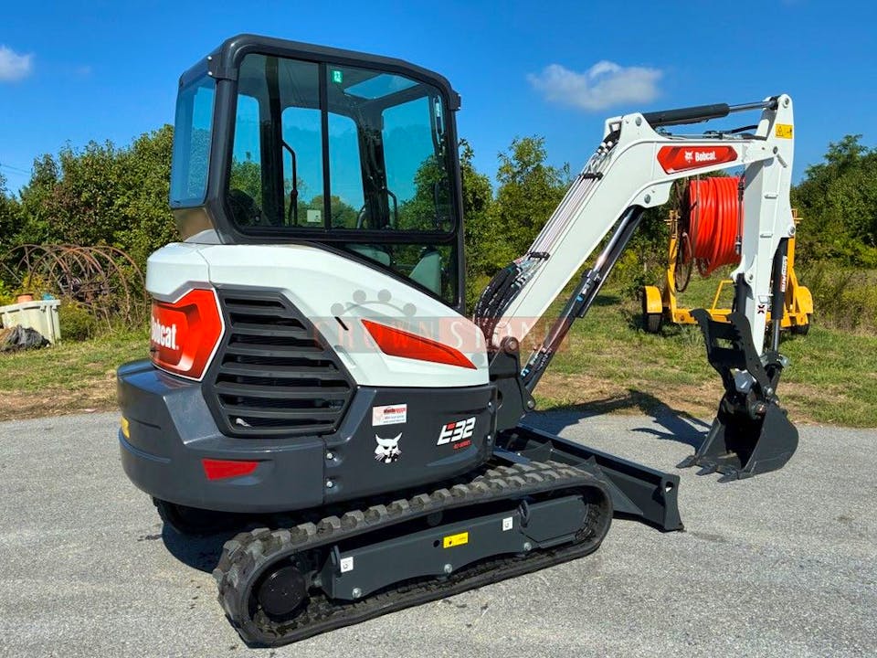 Bobcat E32R2