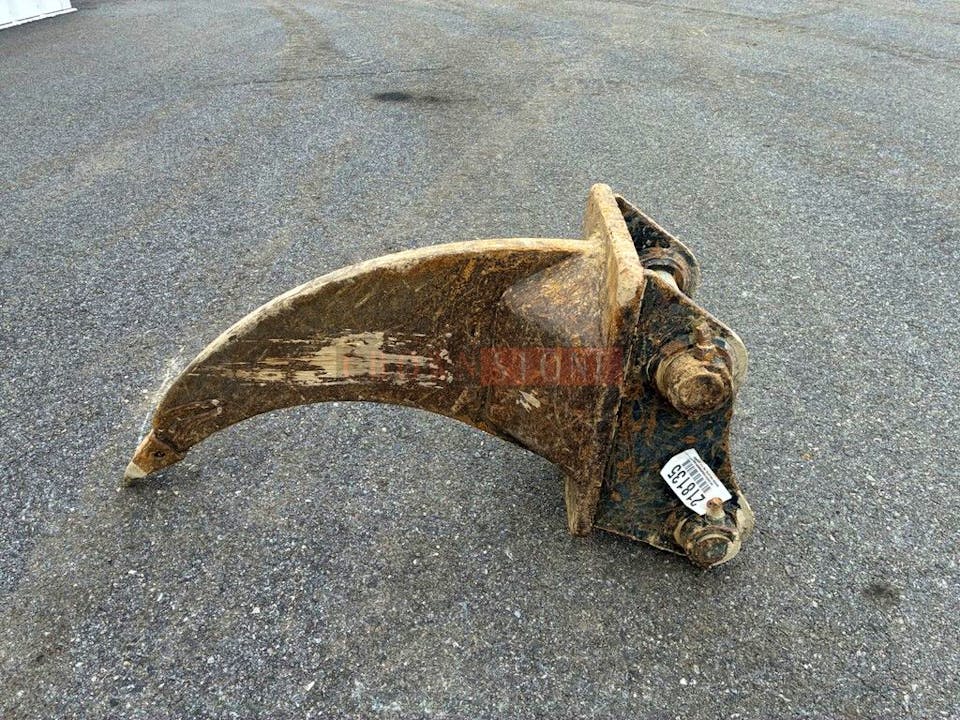 Bobcat Single Tooth Frost (Pin On)