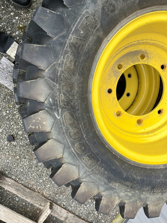 Goodyear 12.5/80-18