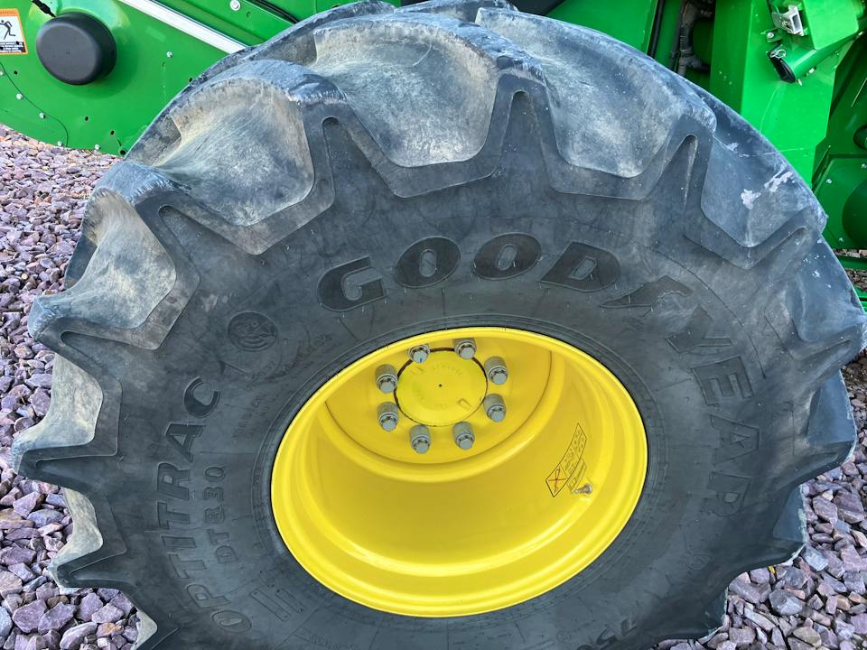 Goodyear 520/85R42 Duals 750/65R26 Rears
