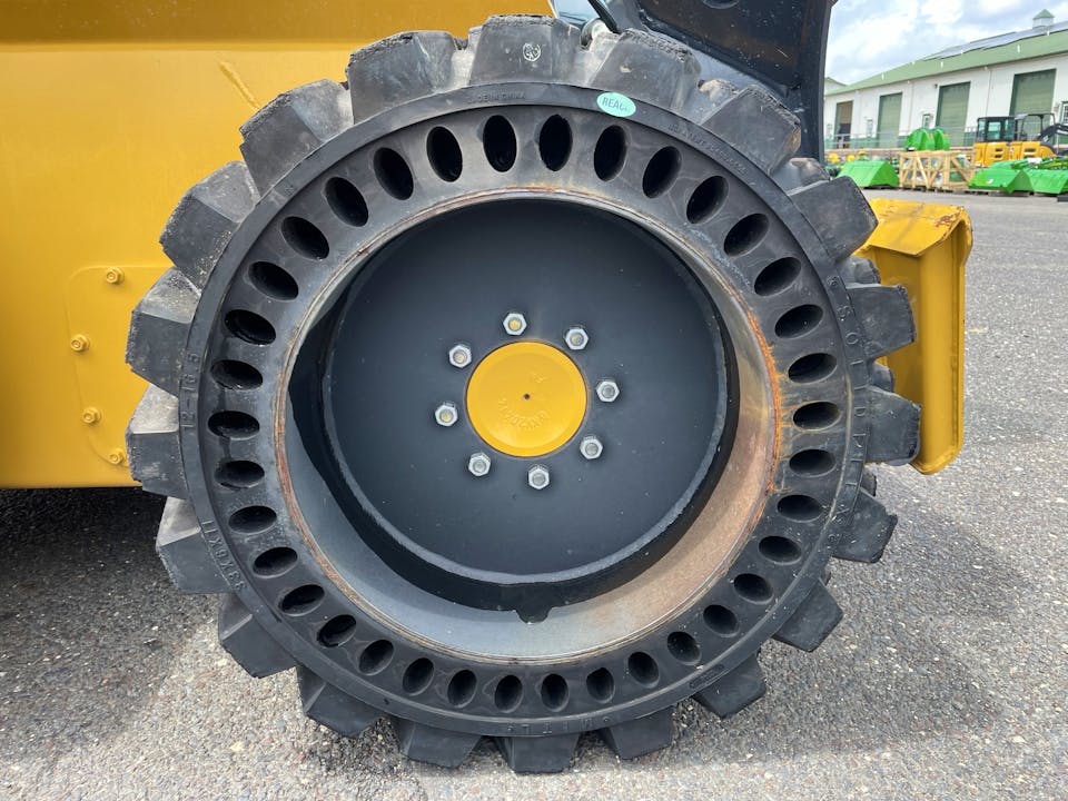 John Deere 12-16.5 / 33x6x11