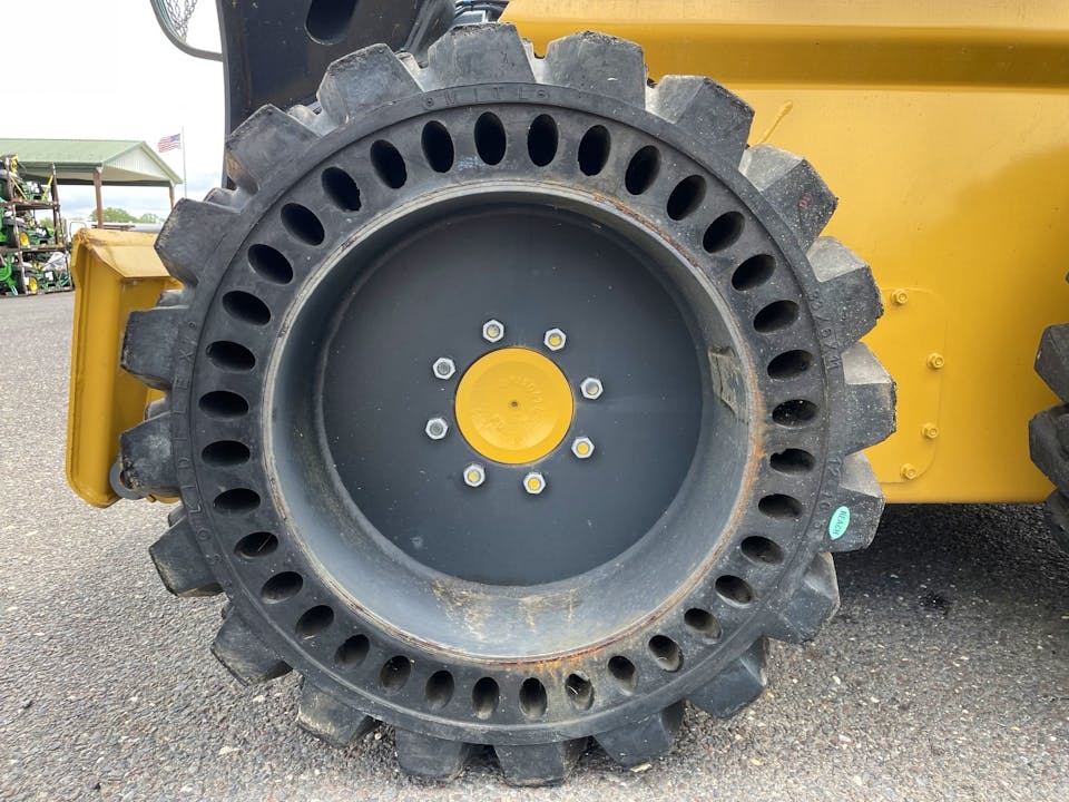 John Deere 12-16.5 / 33x6x11