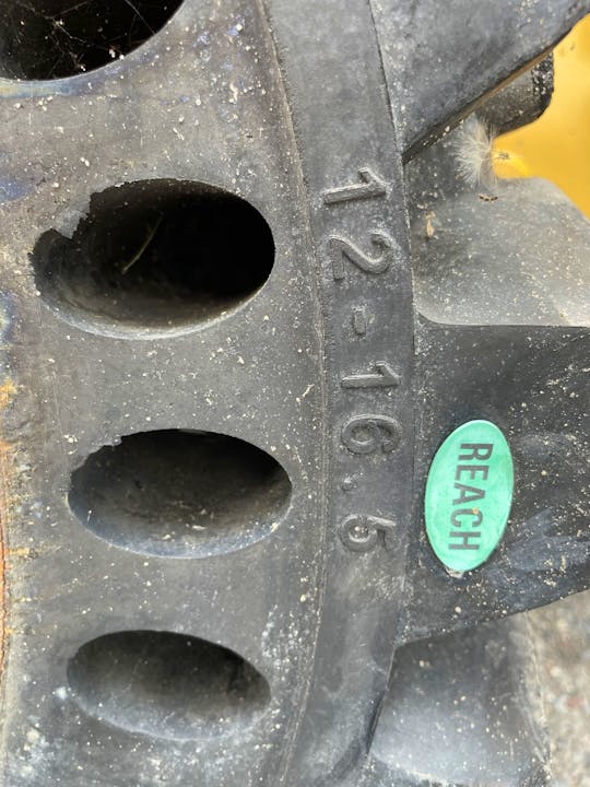 John Deere 12-16.5 / 33x6x11