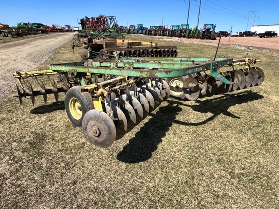 John Deere 210