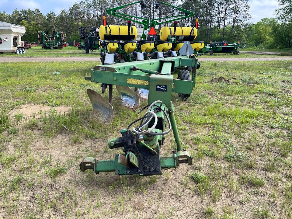 John Deere 2700