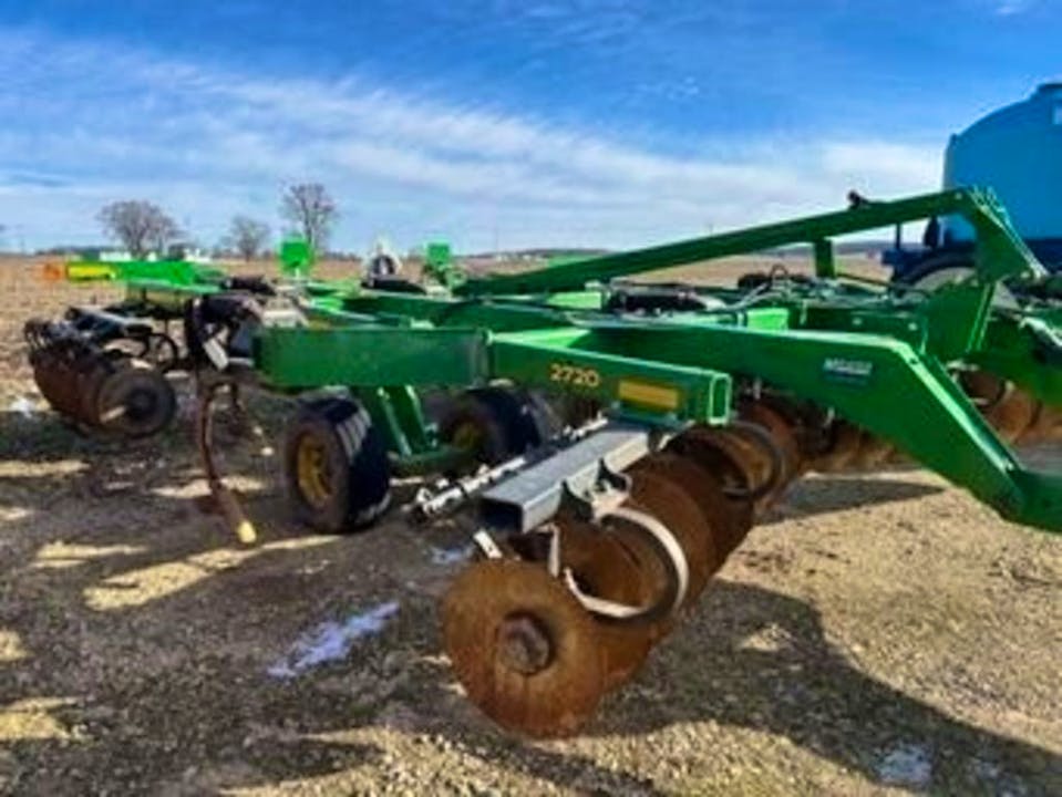 John Deere 2720