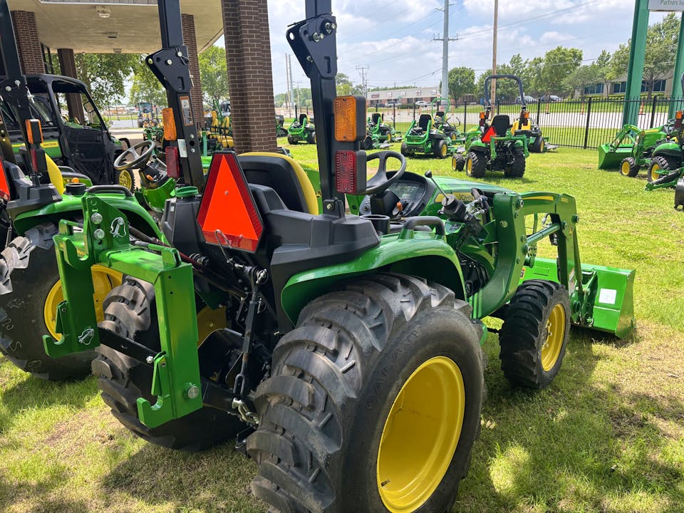 John Deere 3032E