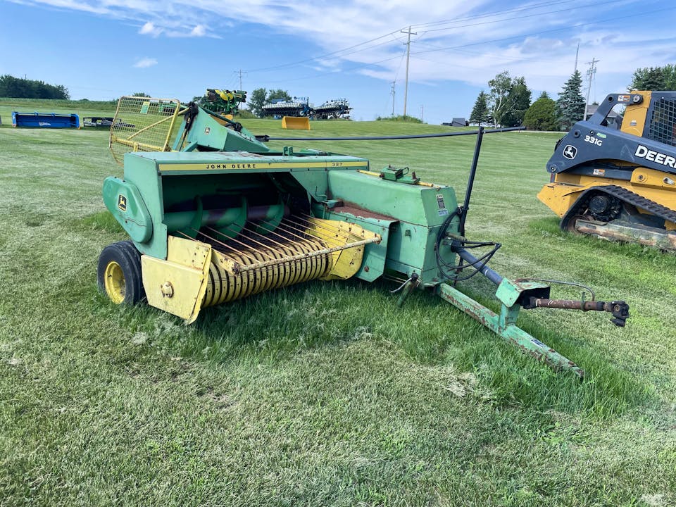 John Deere 327
