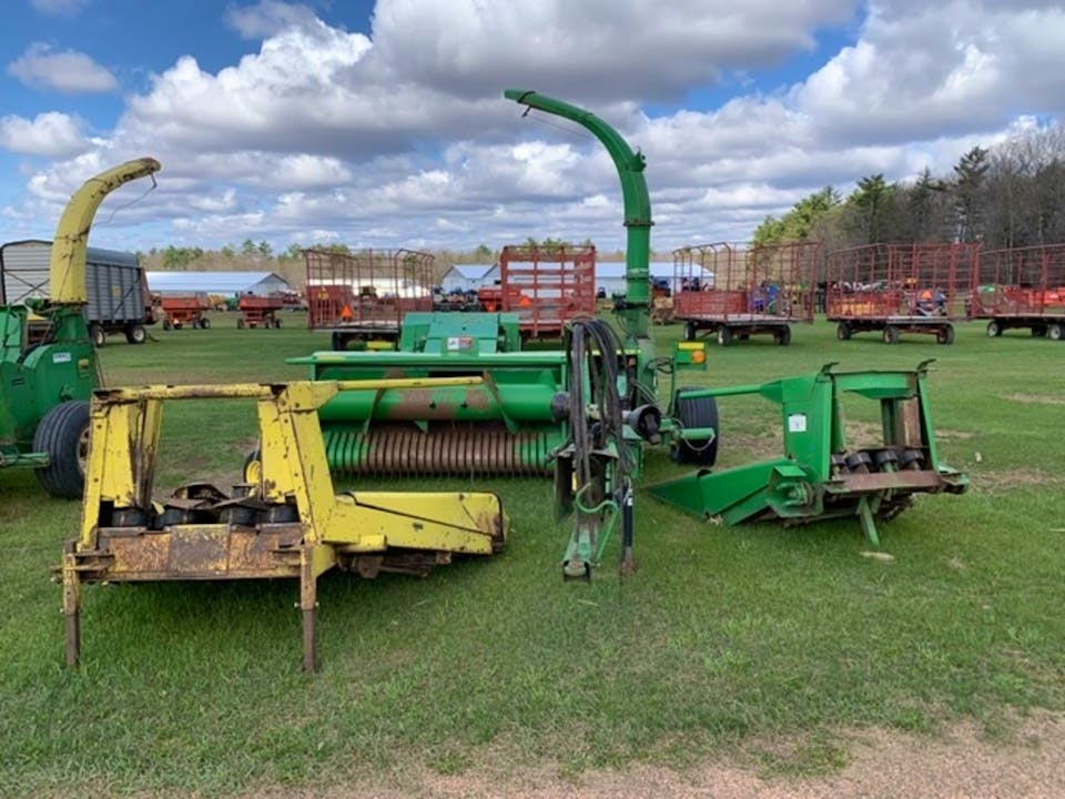 John Deere 3975