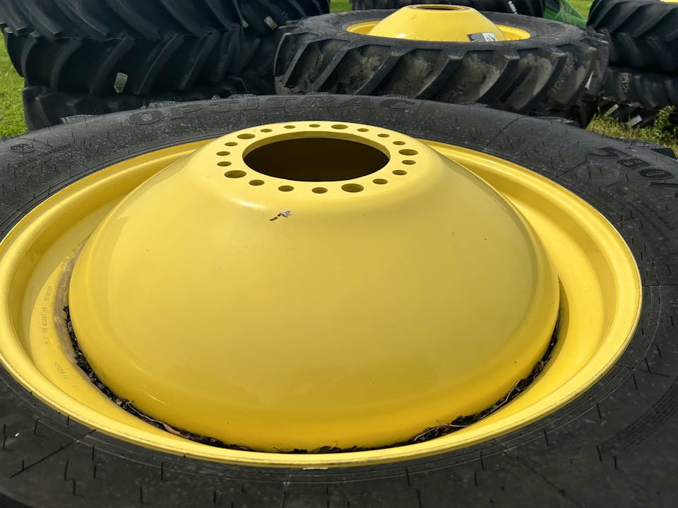 John Deere 580/85R and 750/60R30