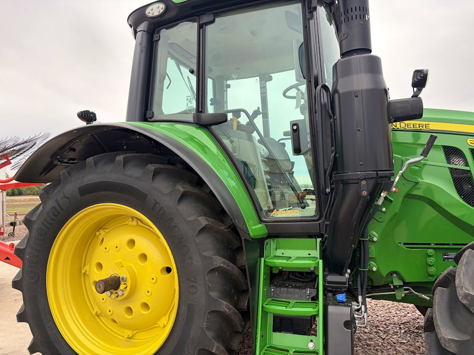 John Deere 6110M
