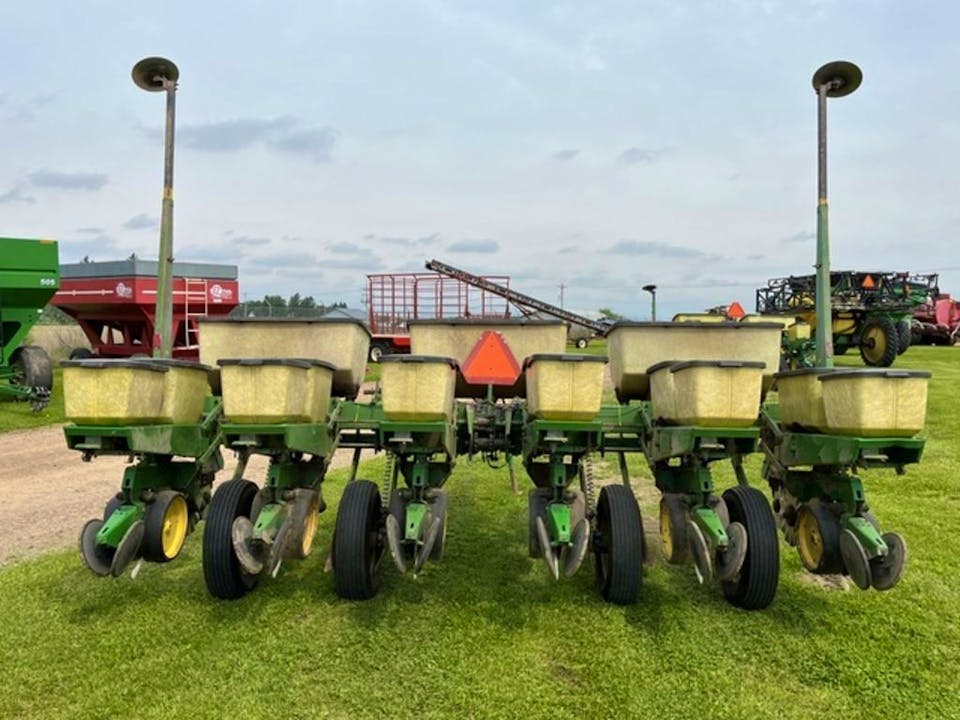 John Deere 7000