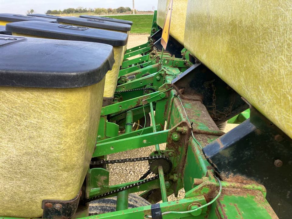 John Deere 7000