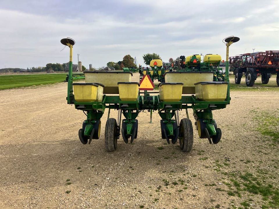 John Deere 7000