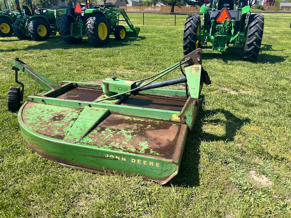 John Deere 709