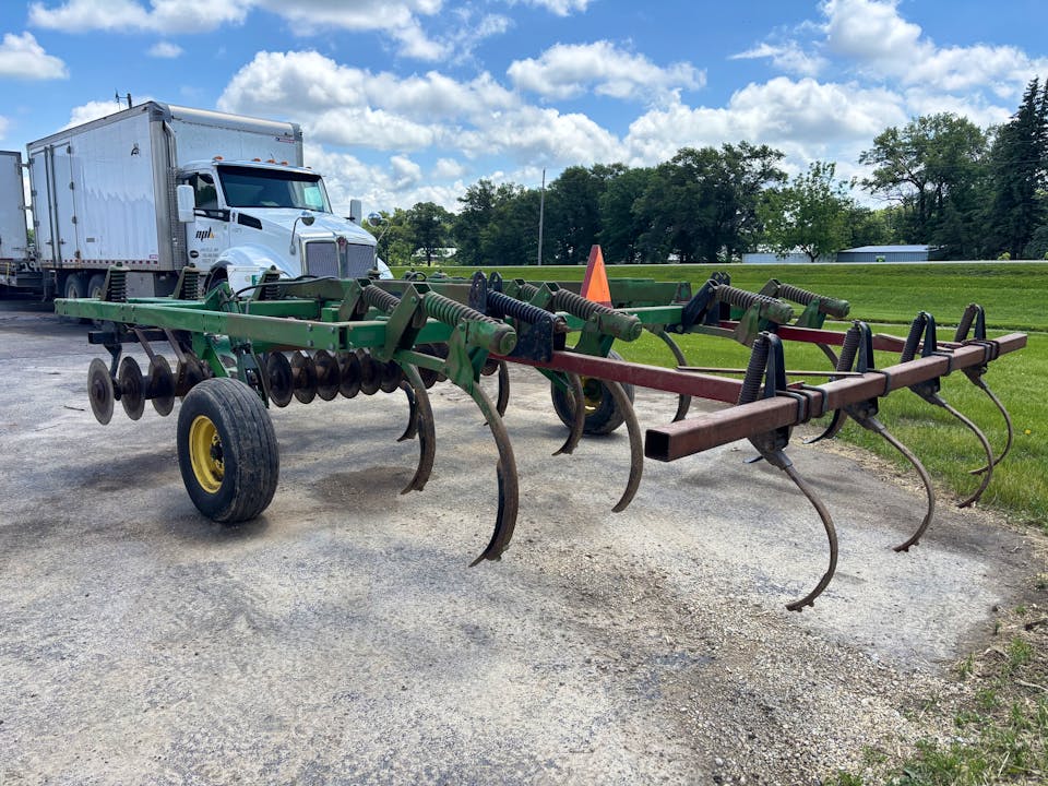 John Deere 712