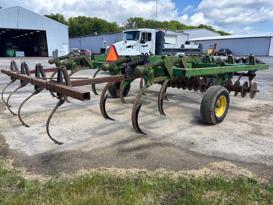 John Deere 712