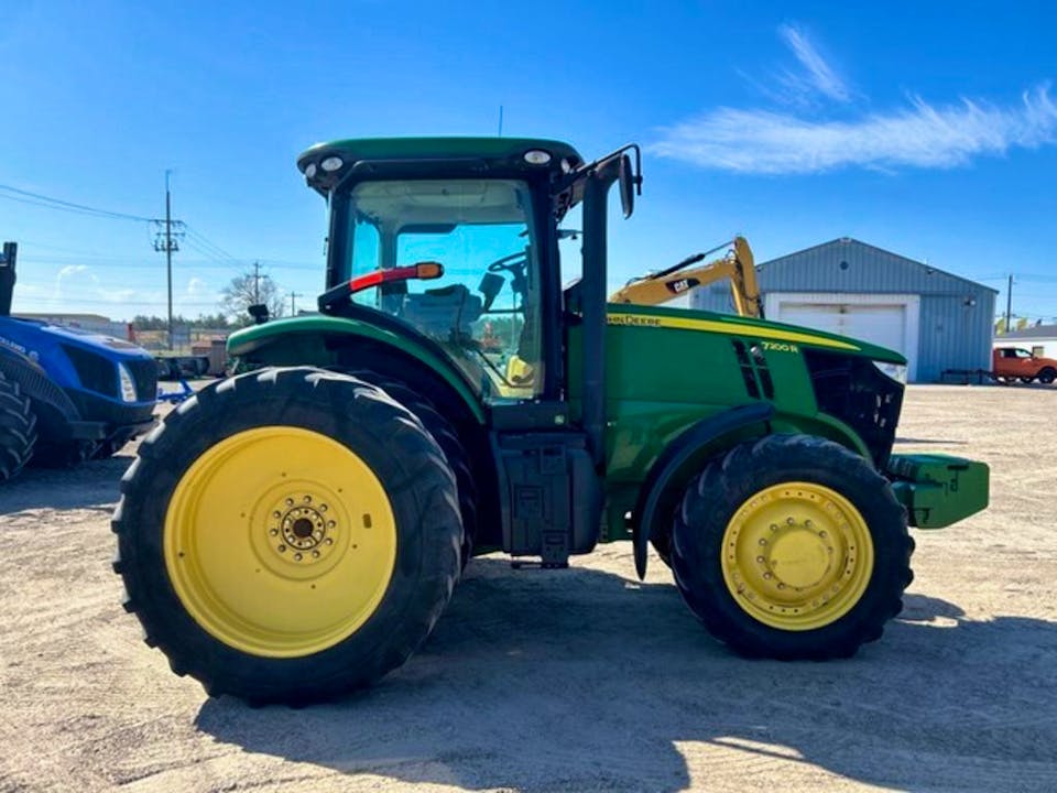John Deere 7200R
