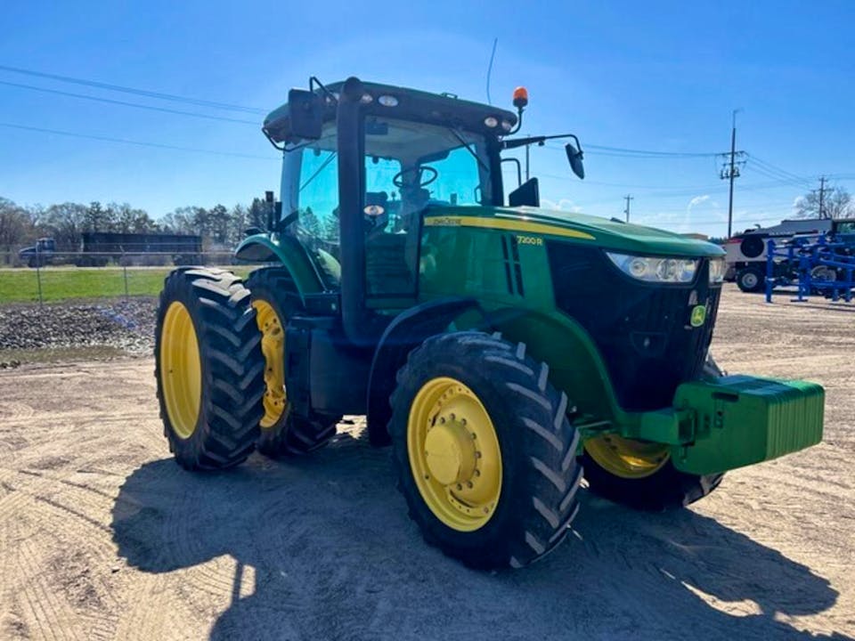 John Deere 7200R