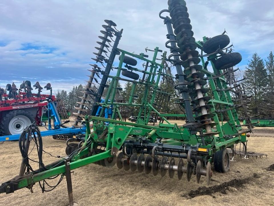 John Deere 726