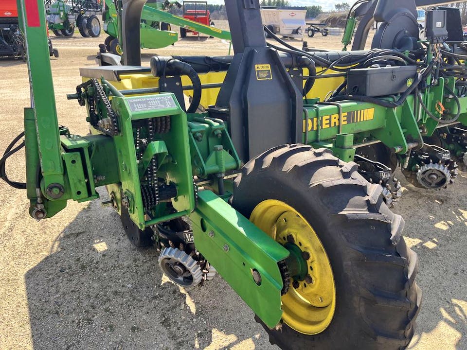 John Deere 7340
