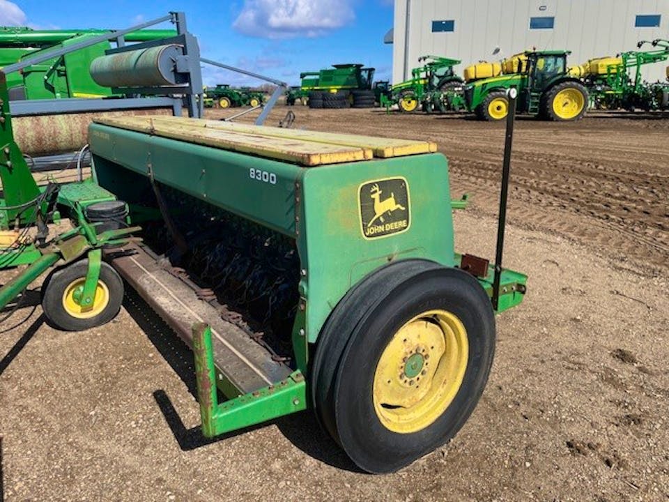 John Deere 8300