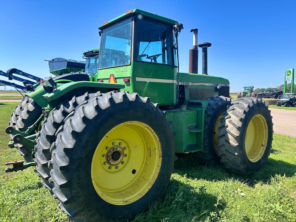 John Deere 8640