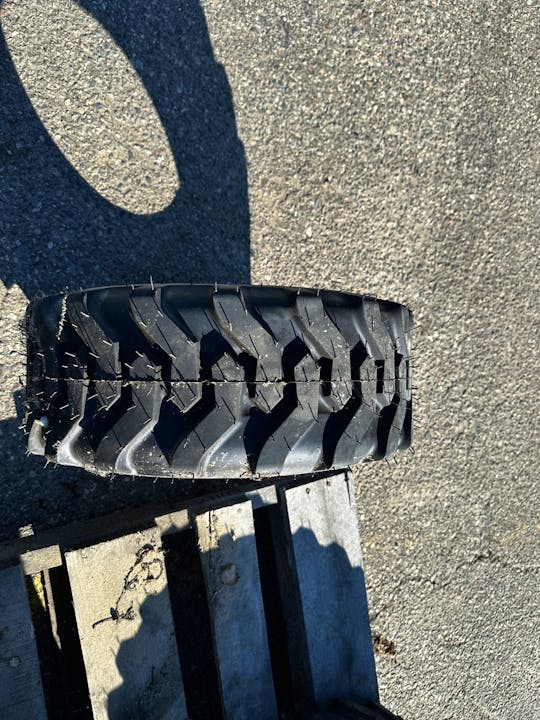 John Deere BLV10743 R4 Tire