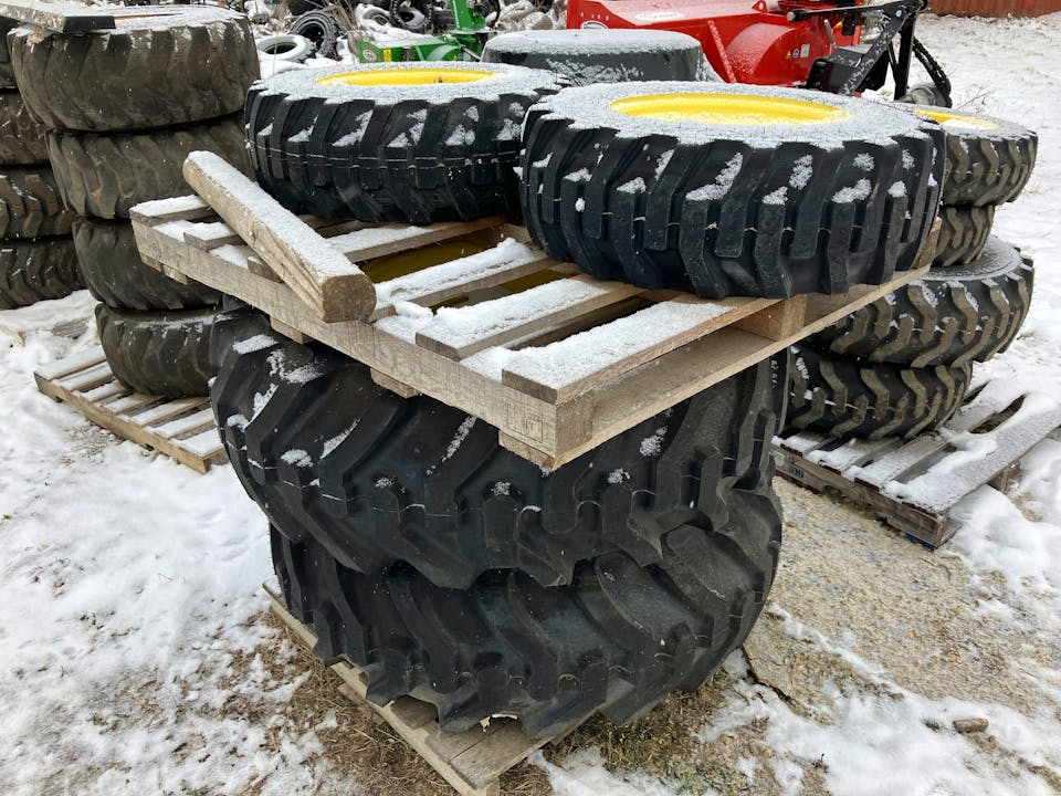 John Deere BLV10872 R4 front tires