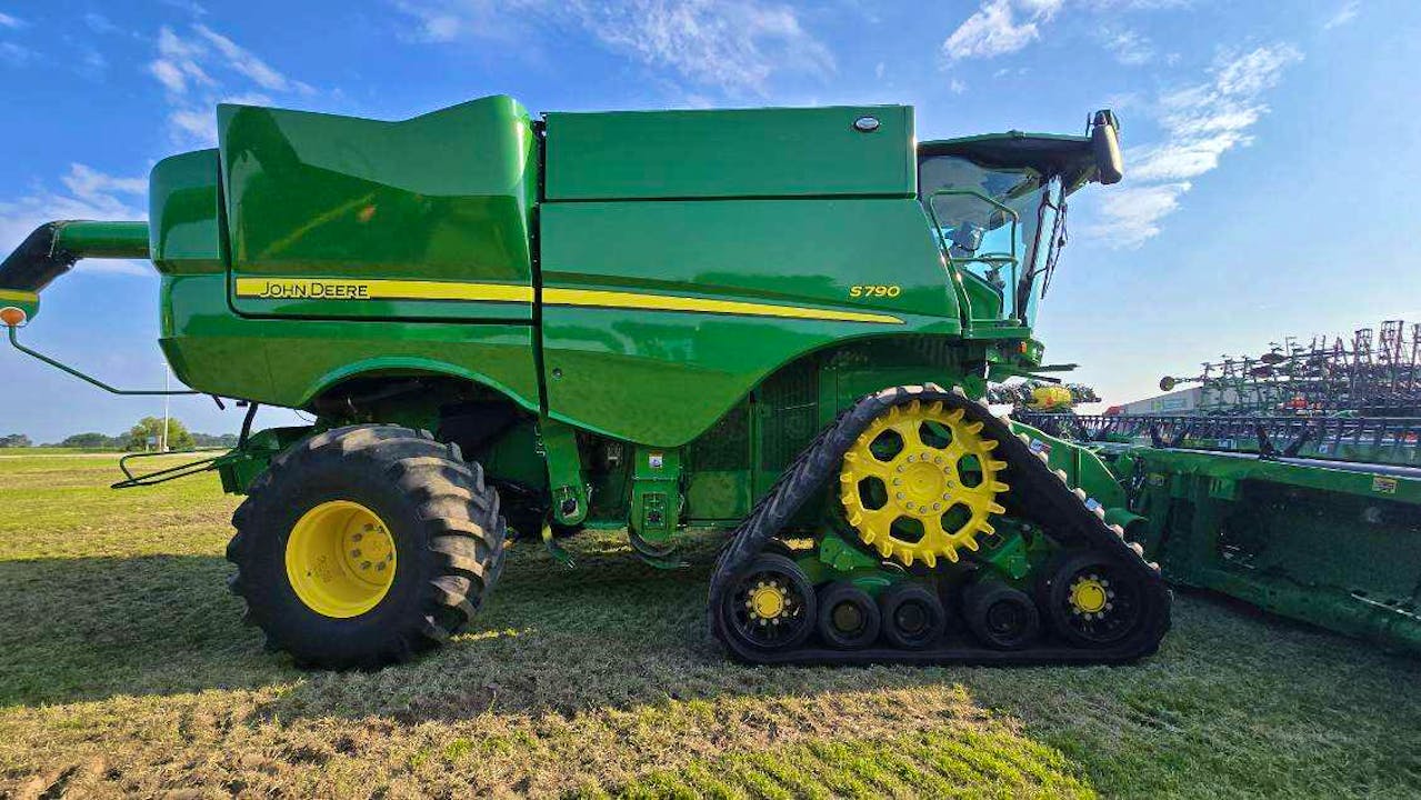John Deere S790
