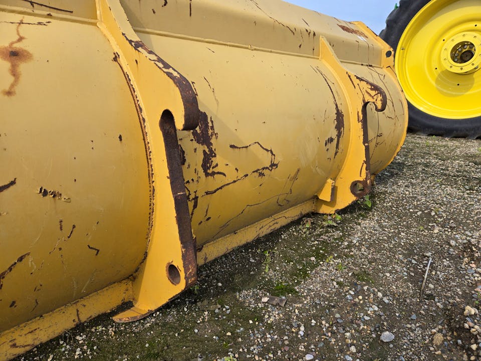 John Deere AT322311 BUCKET