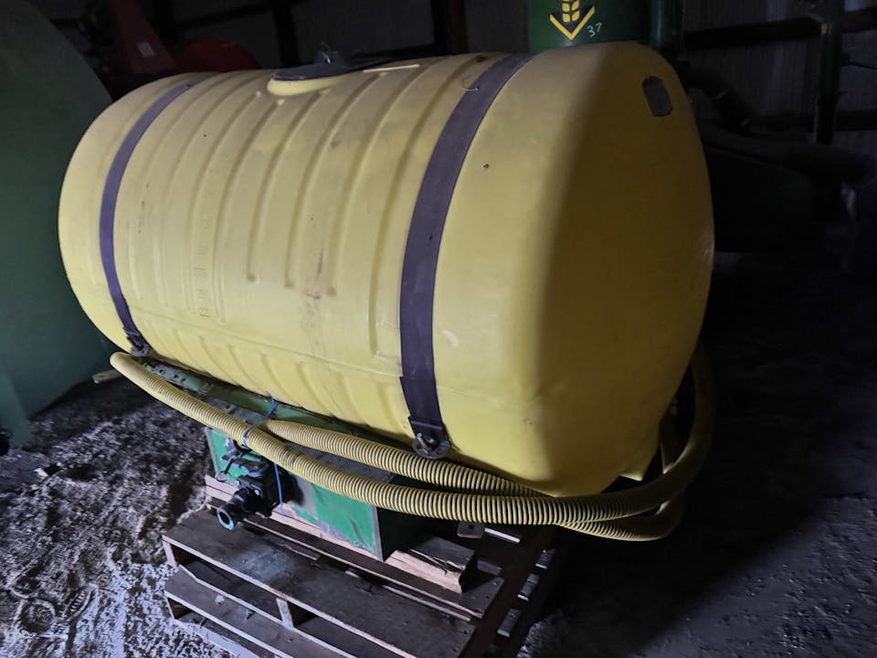 L&D Ag 400 gal fertilizer tank