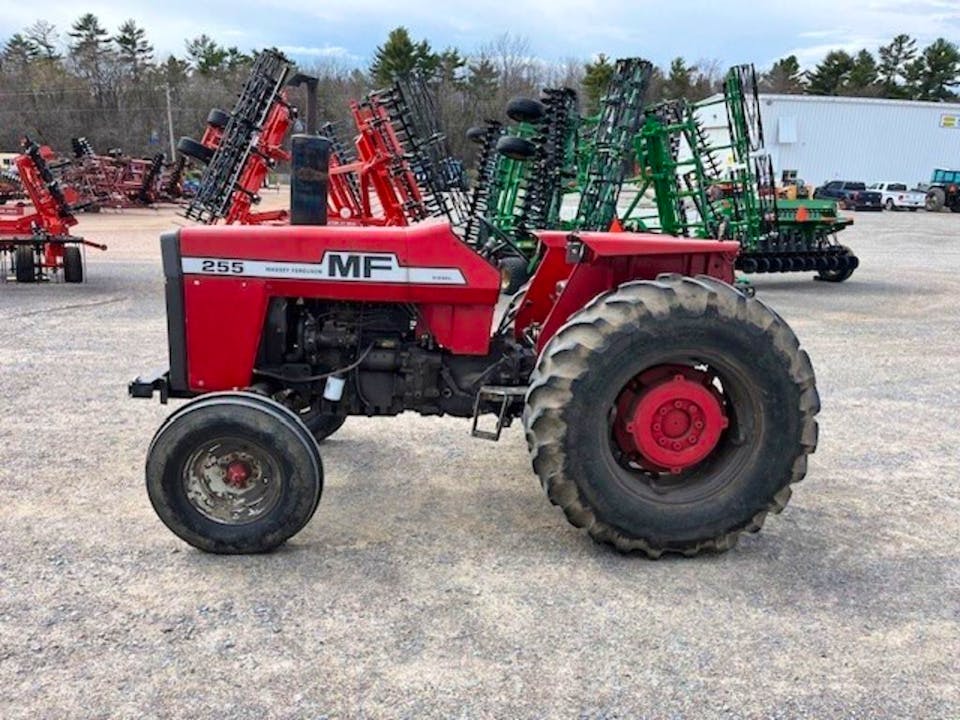 Massey Ferguson 255