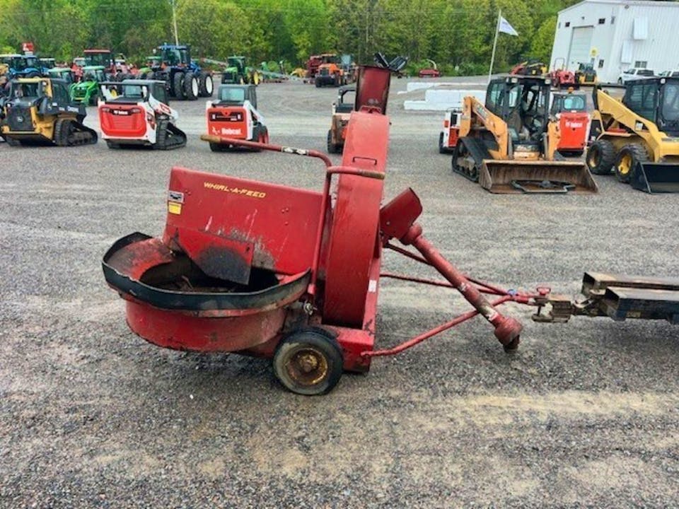 New Holland 28