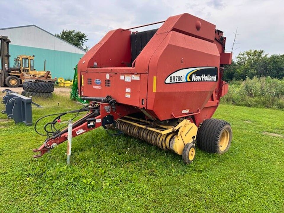 New Holland BR780