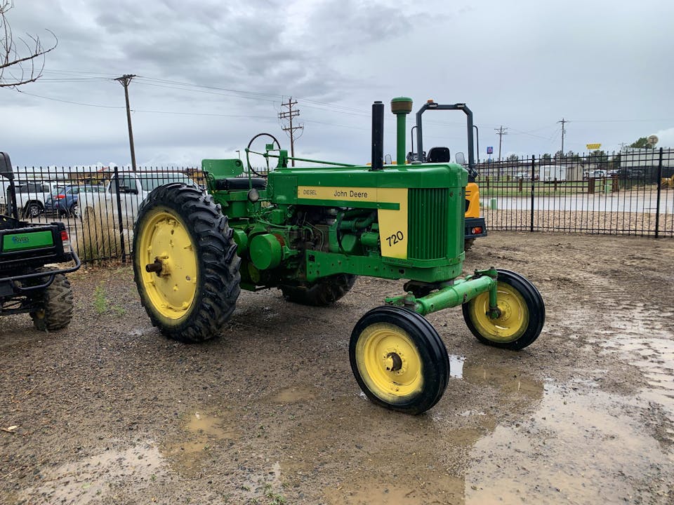 John Deere 720