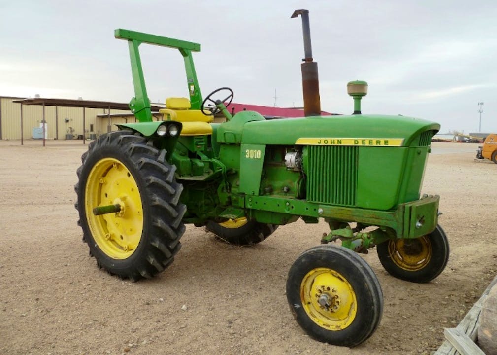 John Deere 3010