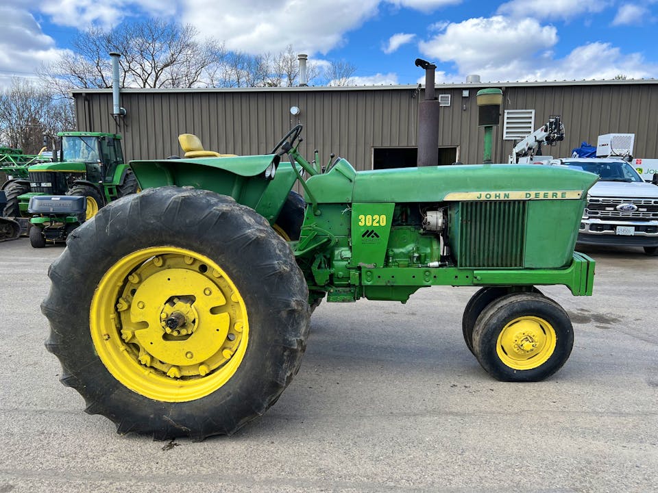 John Deere 3020