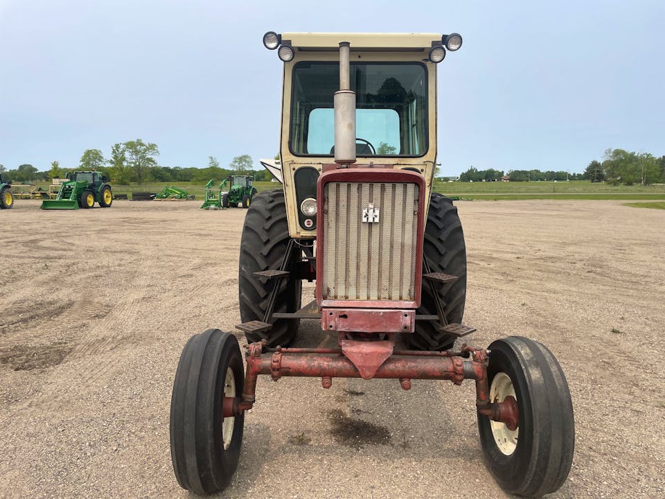 International Harvester Farmall 706