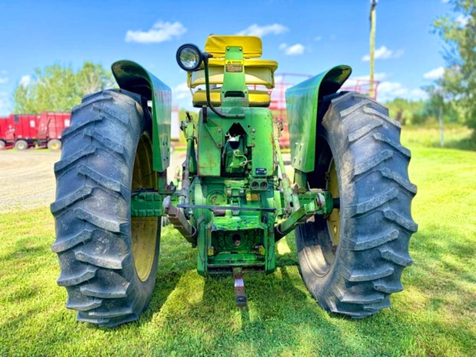John Deere 2510