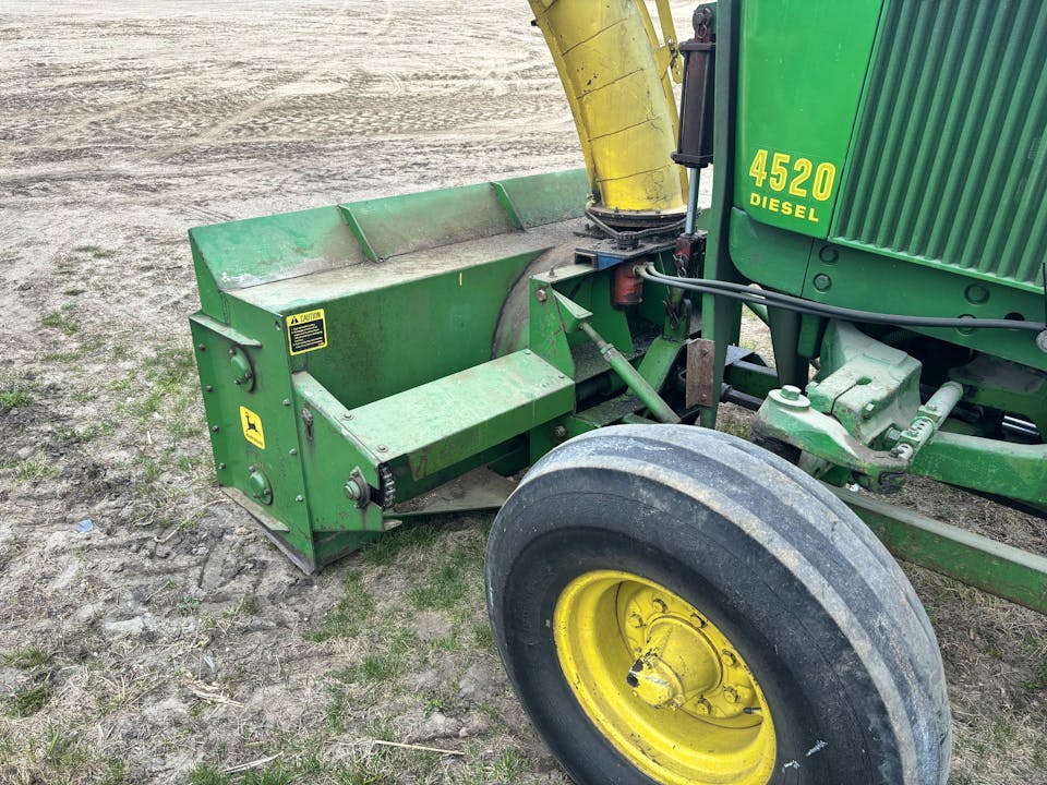 John Deere 4520