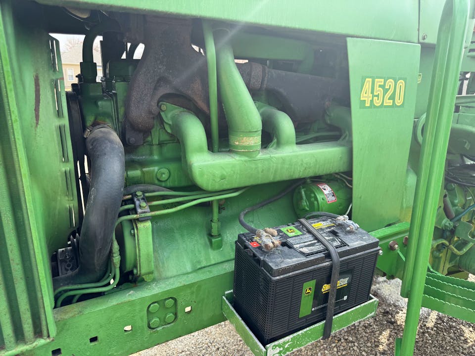 John Deere 4520 Old