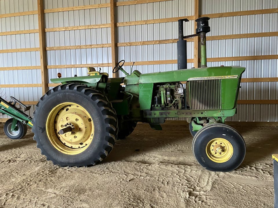 John Deere 4520 Old