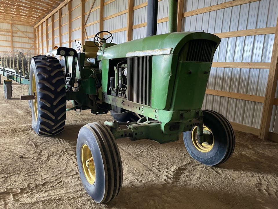 John Deere 4520 Old