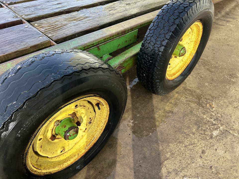 1974-donahue-trailers-828-502970