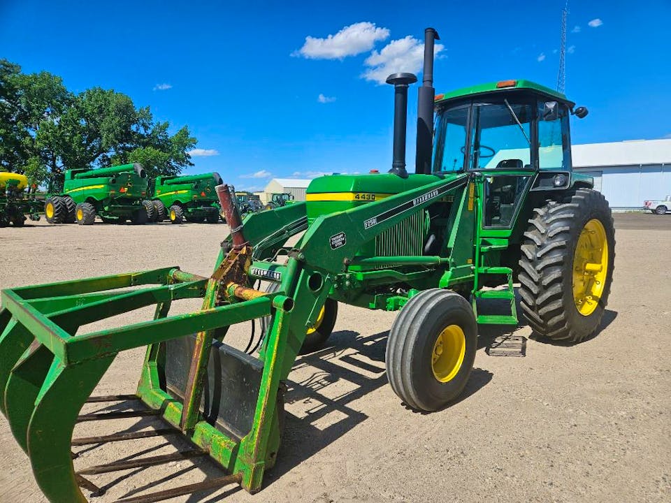 John Deere 4430