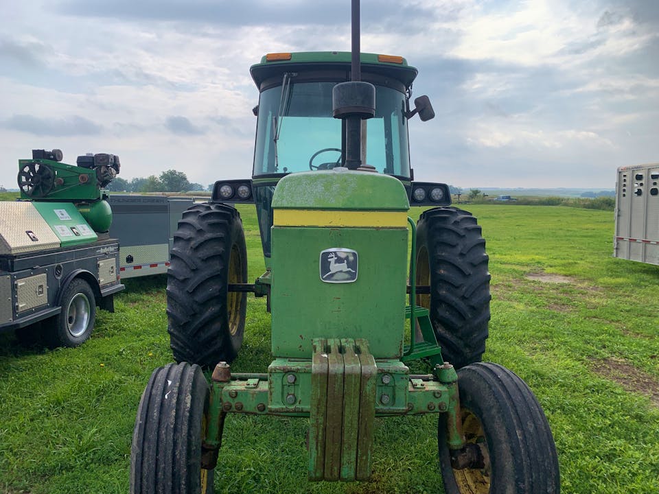 John Deere 4230