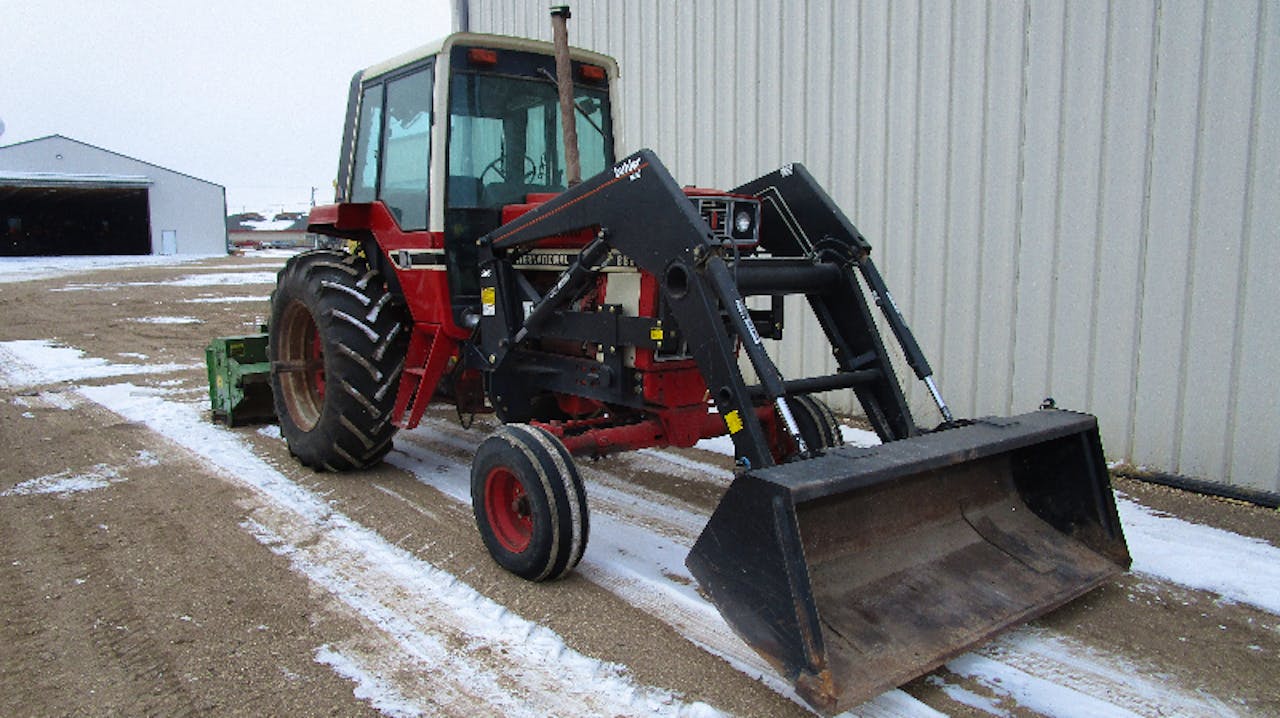 INTERNATIONAL 886